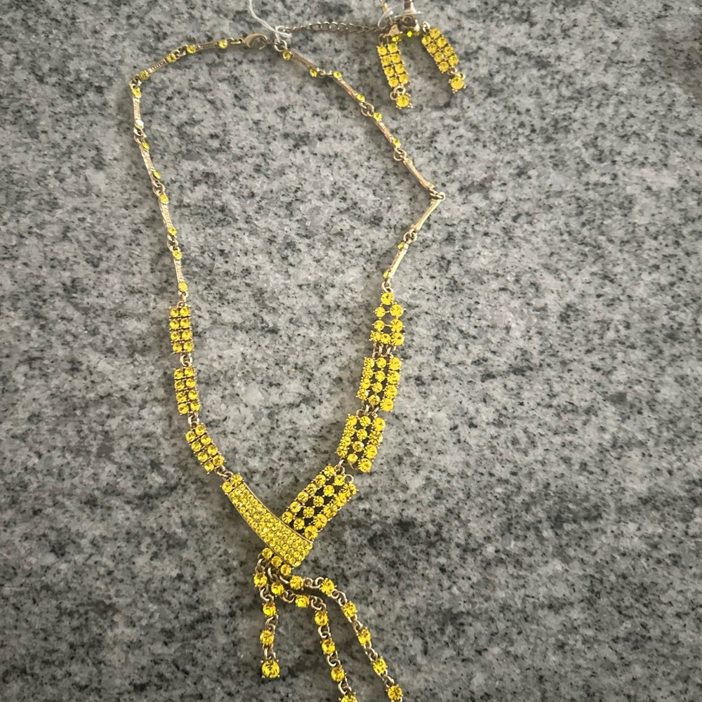 Elegant Gold Necklace and Earring Set